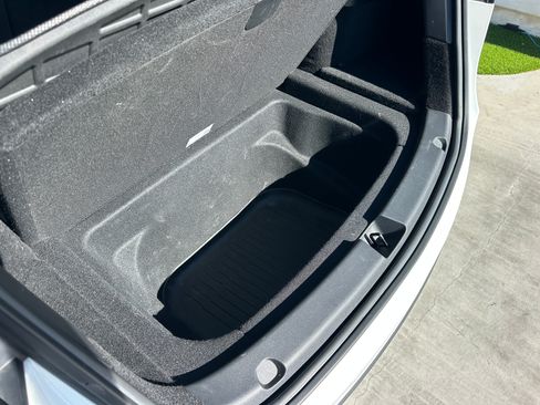 Used 2022 Tesla Model Y Long Range image 26