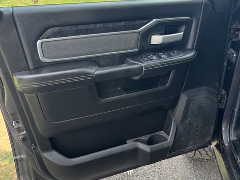 Used 2019 RAM 3500 Big Horn image 8