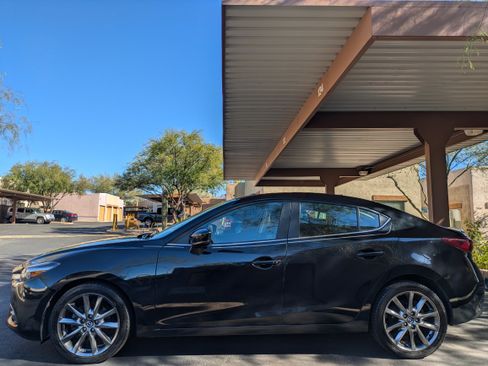 Used 2018 MAZDA MAZDA3 Grand Touring image 12
