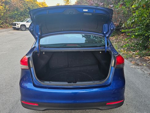 Used 2017 Kia Forte LX image 11