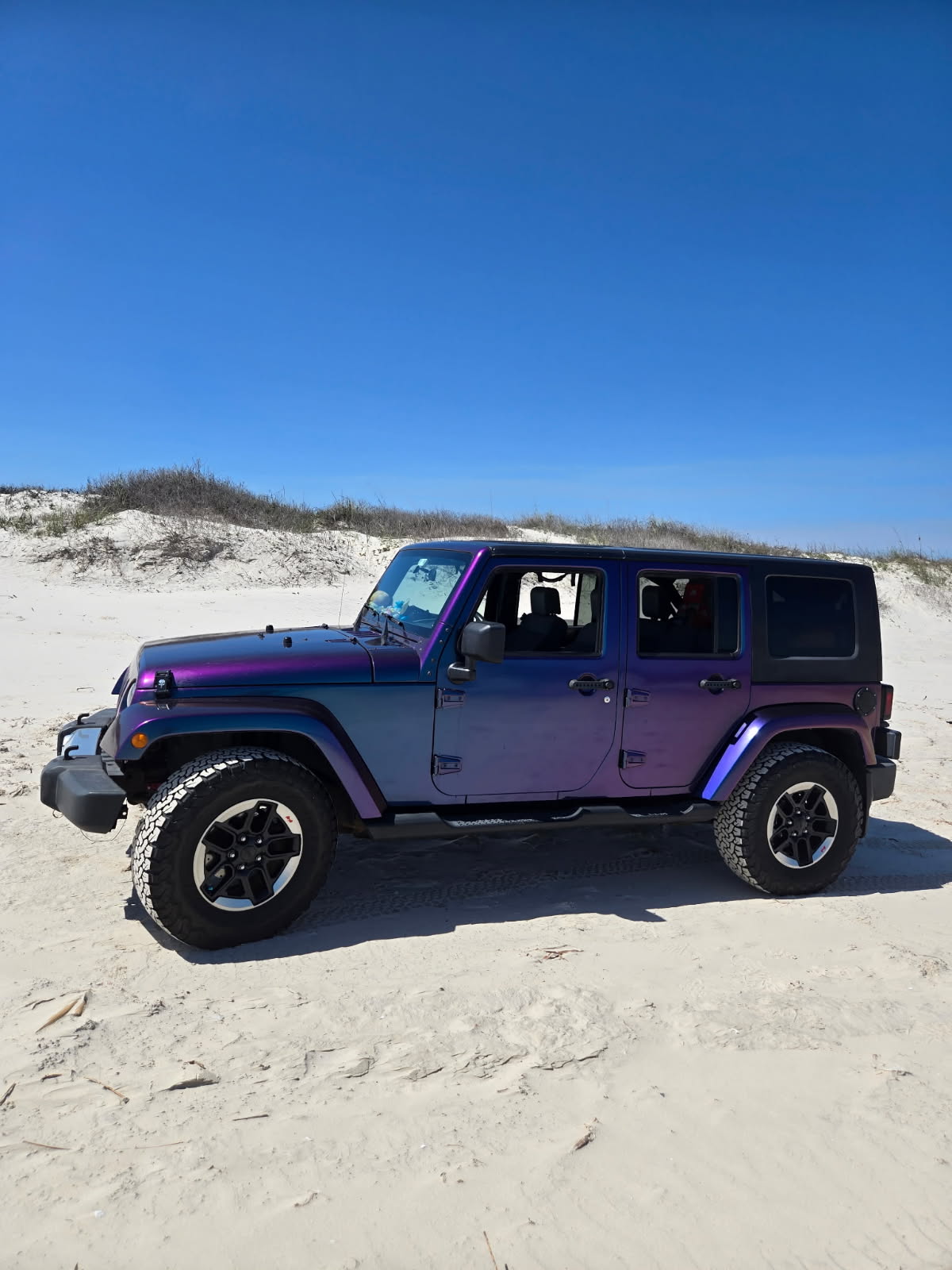 Used 2009 Jeep Wrangler Unlimited Sahara w/ Dual Top Group AWD/4WD image 2