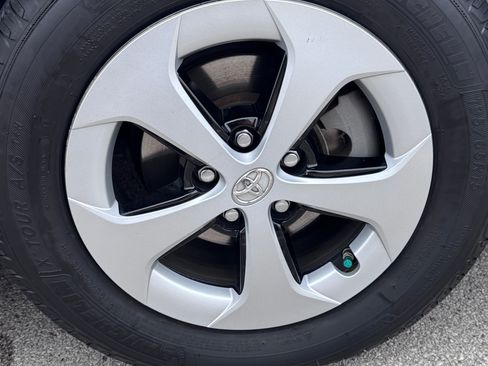 Used 2014 Toyota Prius Two image 19