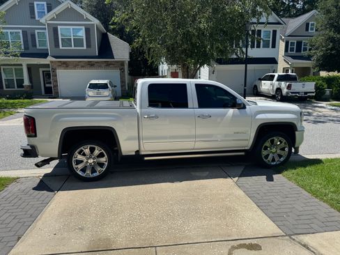 Used 2018 GMC Sierra 1500 Denali w/ Denali Ultimate Package AWD/4WD image 9