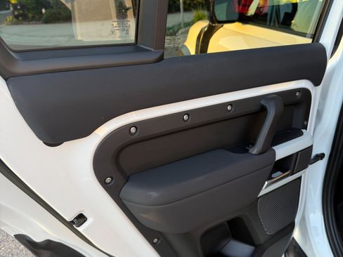 Used 2023 Land Rover Defender 110 S image 24