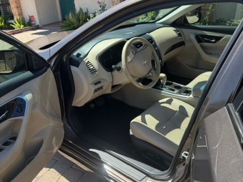 Used 2015 Nissan Altima 2.5 SL w/ Technology Package FWD image 9