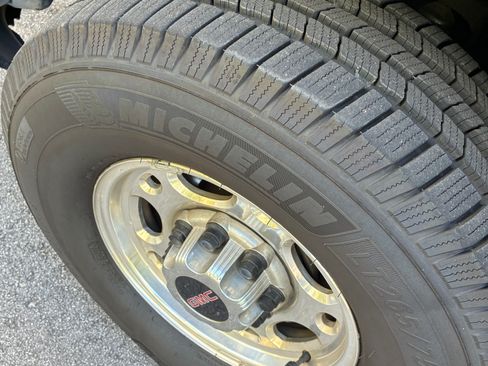 Used 2006 GMC Sierra 2500 SLT w/ Heavy-Duty Power Package RWD image 18