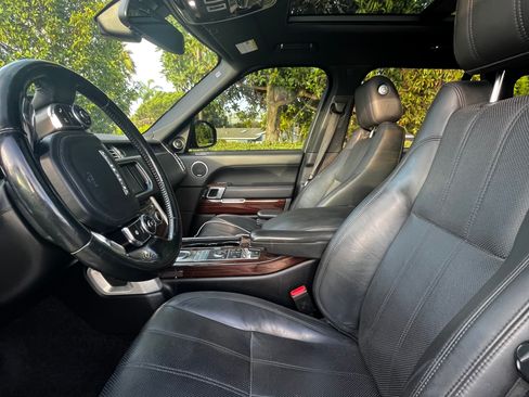 Used 2014 Land Rover Range Rover HSE image 10
