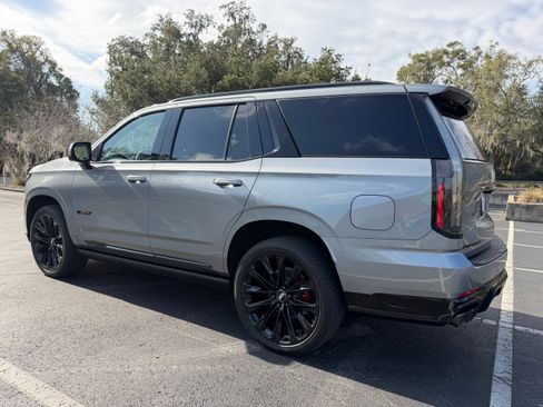 Used 2026 Cadillac Escalade V w/ LPO, ONYX Package image 12