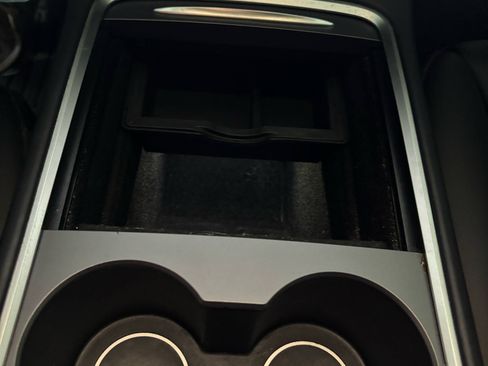 Used 2022 Tesla Model Y Long Range image 17