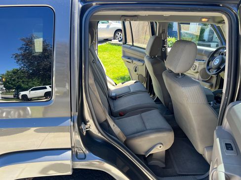 Used 2006 Jeep Commander 4WD image 6