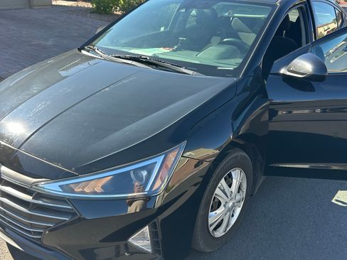 Used 2020 Hyundai Elantra SE w/ Cargo Package (C1) FWD image 2