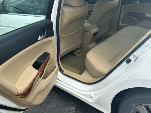 Used 2011 Honda Accord EX-L image 11