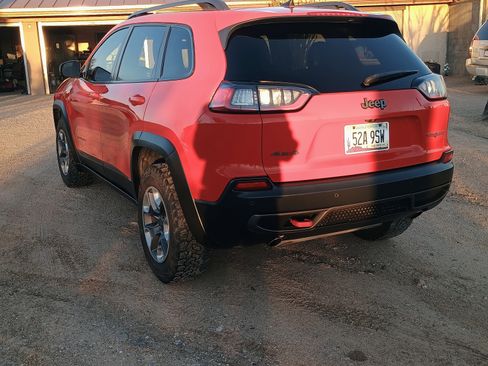 Used 2019 Jeep Cherokee Trailhawk image 8
