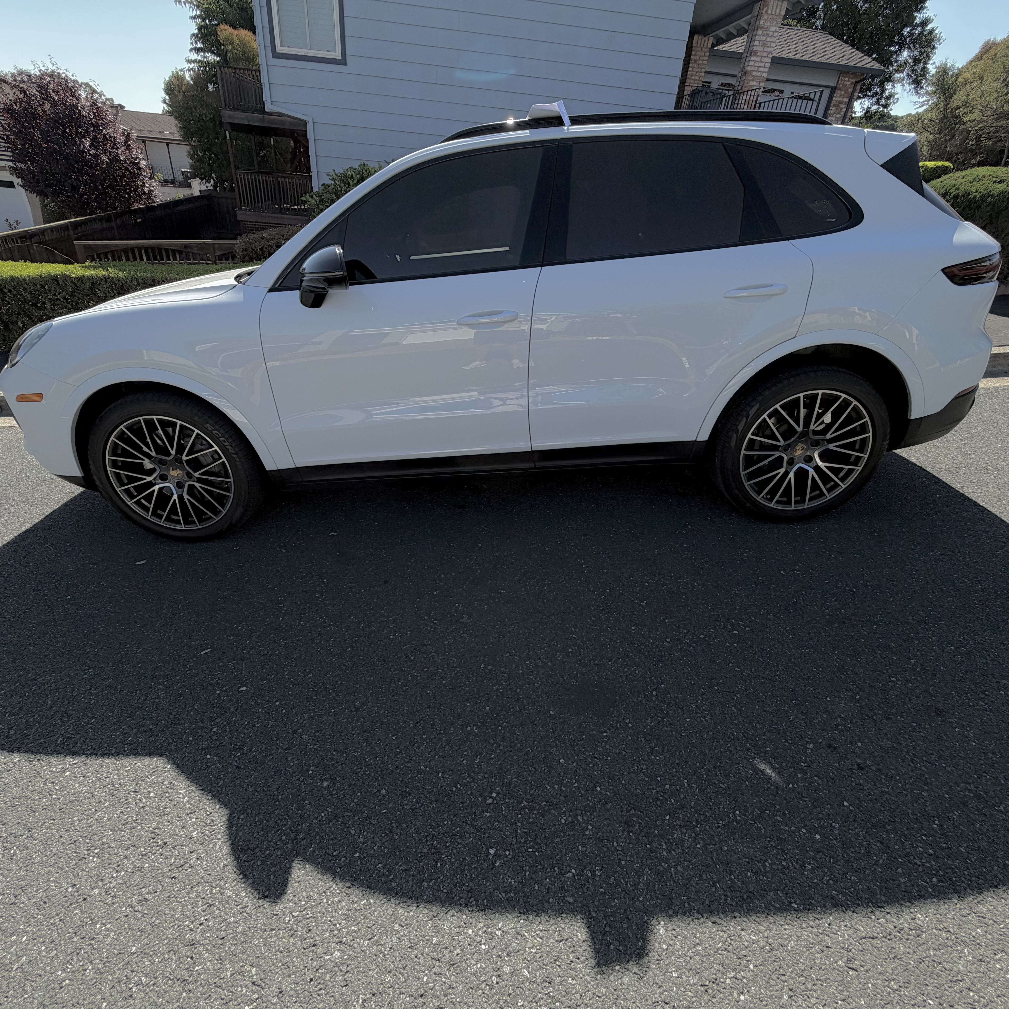 Used 2020 Porsche Cayenne S AWD/4WD image 1