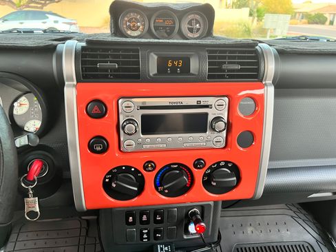 Used 2013 Toyota FJ Cruiser 4WD image 12