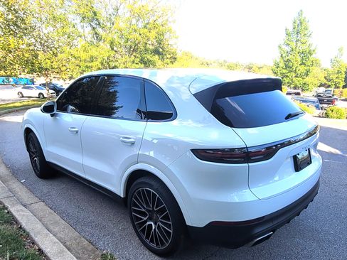 Used 2021 Porsche Cayenne image 8