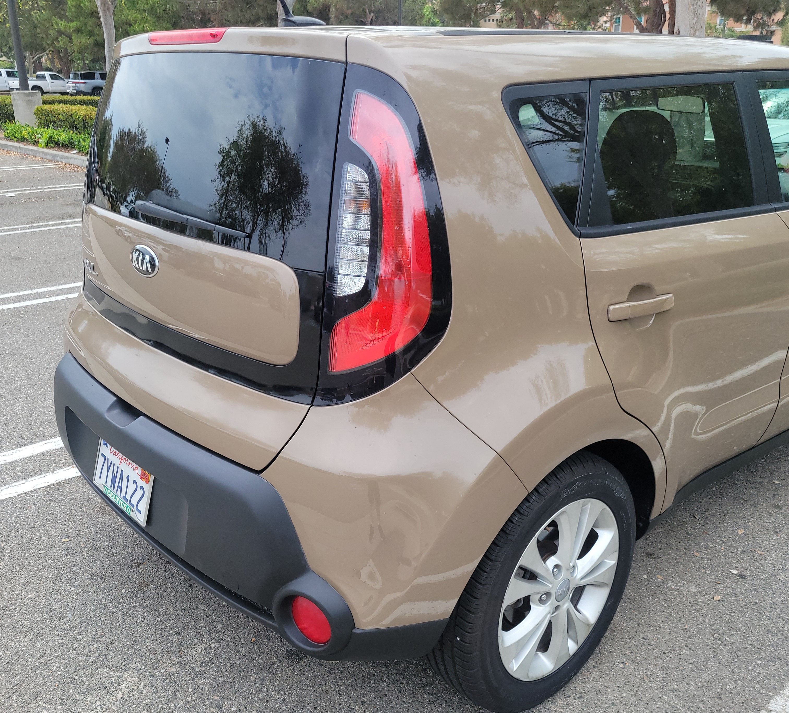 Used 2015 Kia Soul + FWD image 6