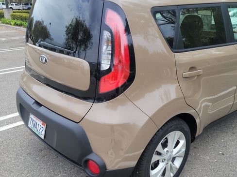 Used 2015 Kia Soul + FWD image 6