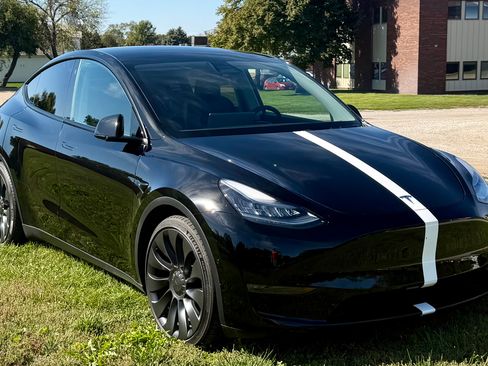 Used 2021 Tesla Model Y Performance image 5