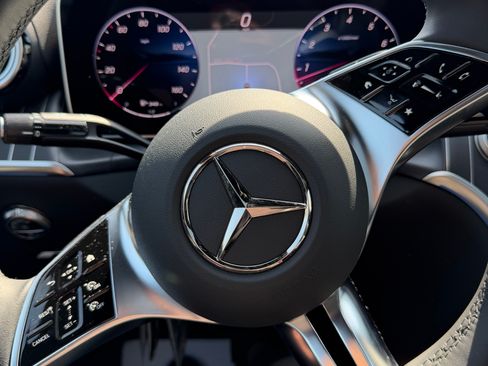 Used 2025 Mercedes-Benz GLC 300 4MATIC image 14