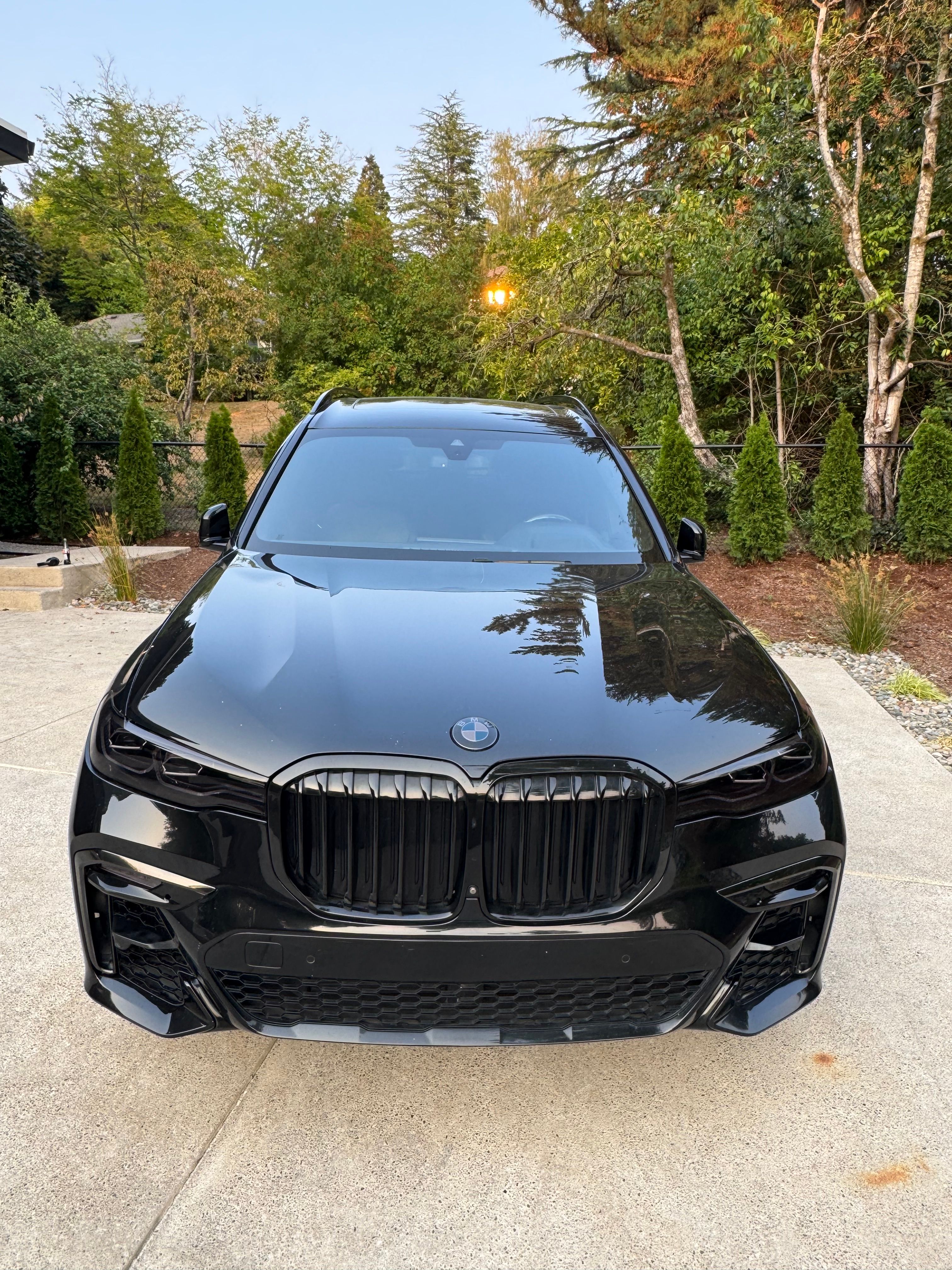 Used 2020 BMW X7 xDrive40i w/ M Sport Package AWD/4WD image 2