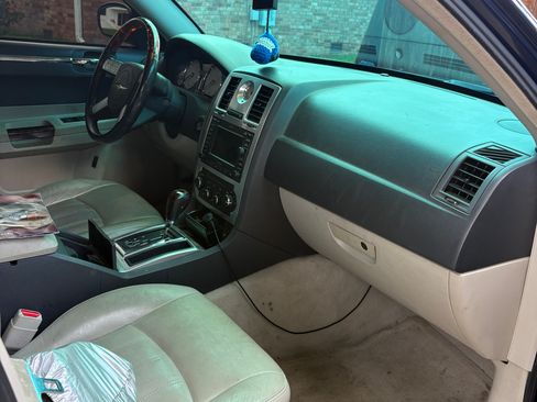 Used 2005 Chrysler 300 C w/ Navigation & Sound Group II RWD image 11