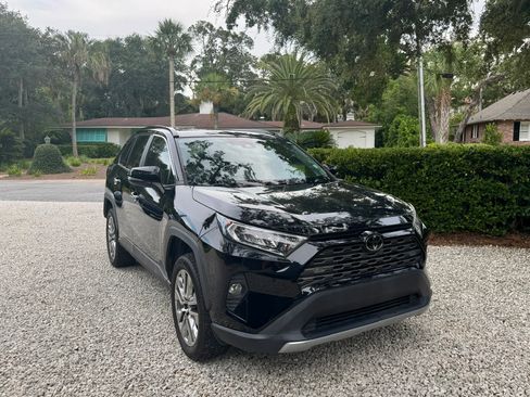 Used 2019 Toyota RAV4 Limited w/ Cold Weather Package FWD image 2