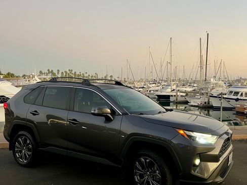 Used 2022 Toyota RAV4 XLE Premium image 1