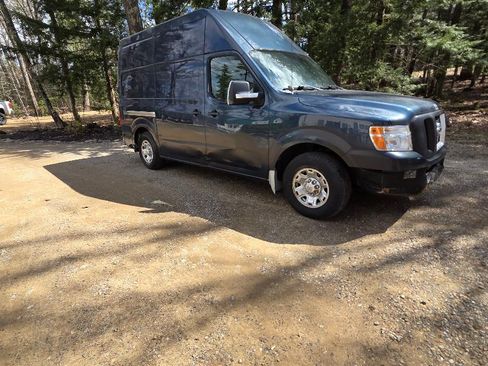 Used 2013 Nissan NV 3500 S image 4