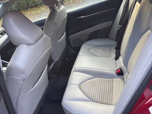 Used 2018 Toyota Camry SE image 10