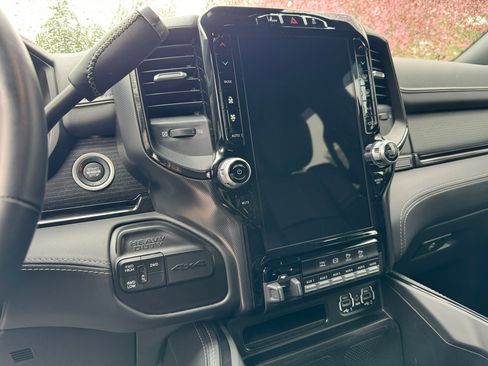 Used 2022 RAM 5500 4x4 Crew Cab image 10