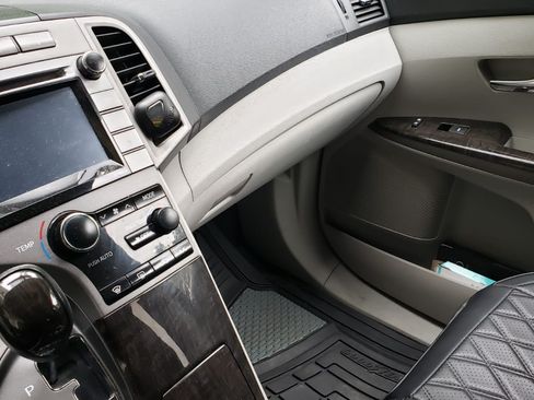 Used 2015 Toyota Venza LE image 6