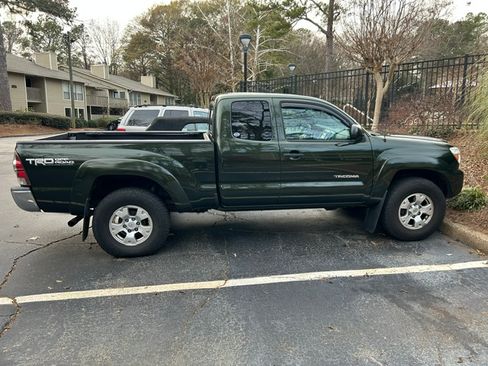 Used 2013 Toyota Tacoma 4x4 Access Cab V6 w/ TRD Off-Road Pkg image 8