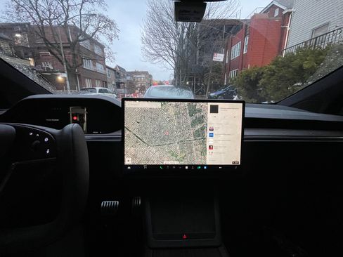 Used 2022 Tesla Model X image 16