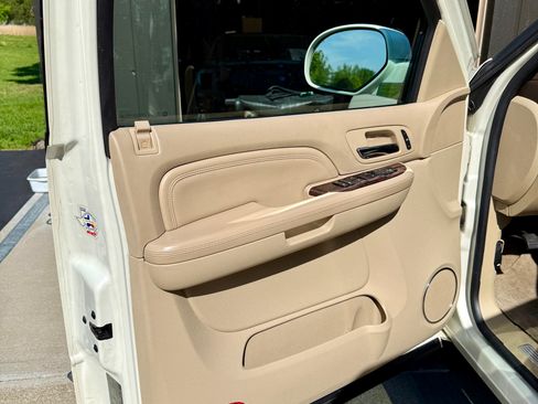 Used 2009 Cadillac Escalade AWD image 23