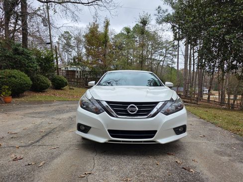 Used 2017 Nissan Altima 2.5 SL w/ 2.5 Technology Package image 4