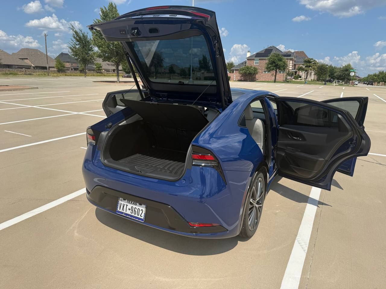 Used 2023 Toyota Prius Limited w/ Limited Premium Package FWD image 10