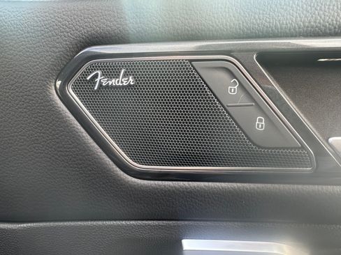Used 2022 Volkswagen Tiguan SEL R-Line AWD/4WD image 6