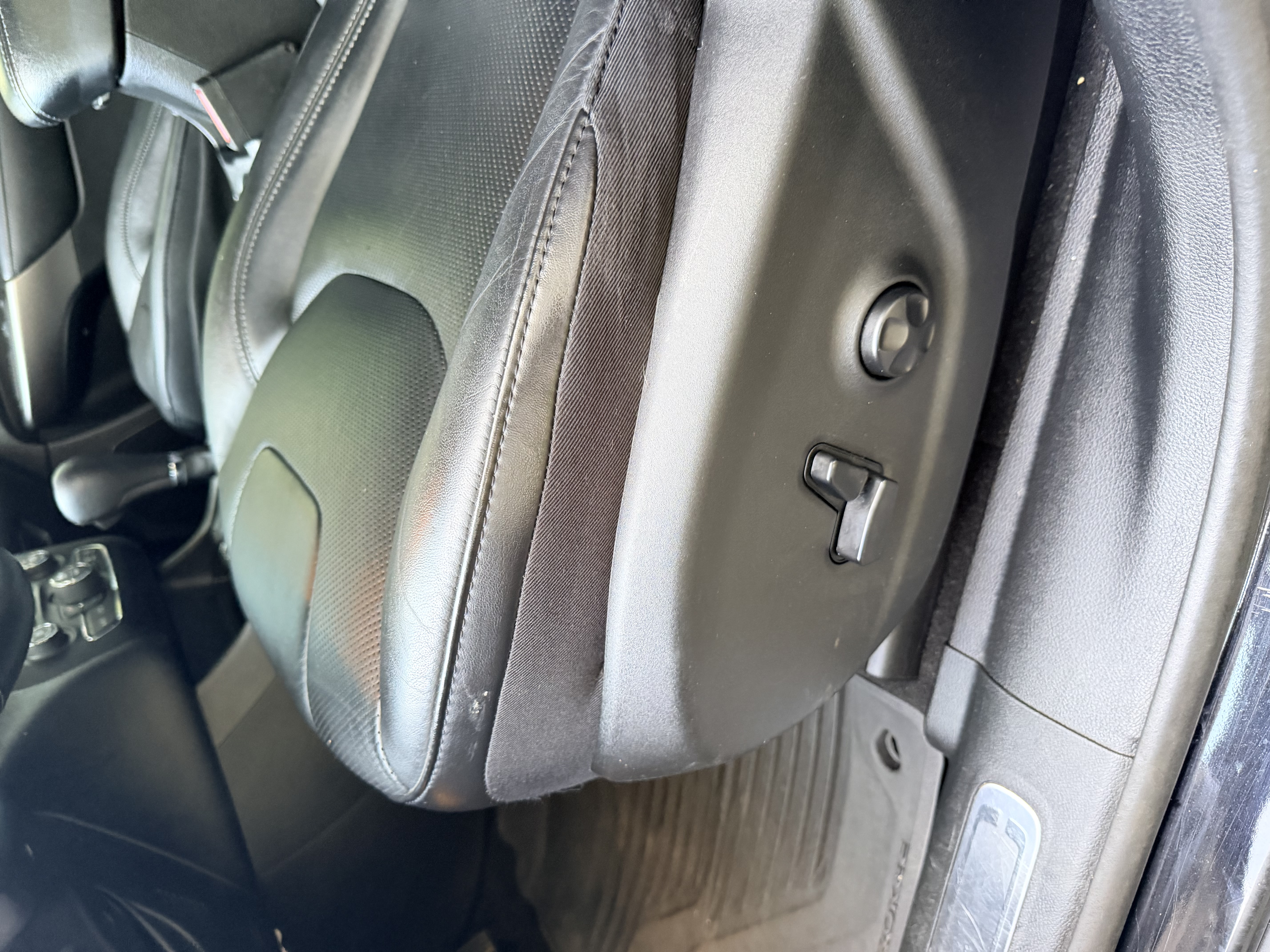 Used 2019 Jeep Cherokee Limited FWD image 13