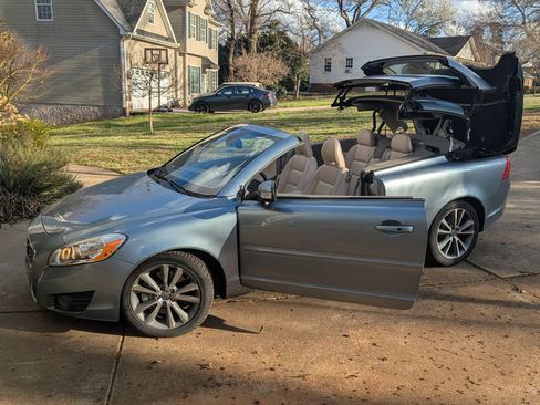 Used 2011 Volvo C70 T5 w/ Multimedia Pkg image 12