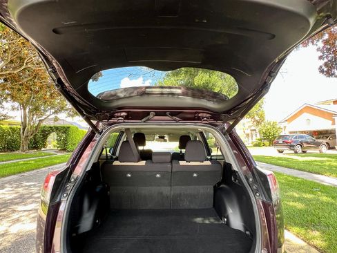 Used 2018 Toyota RAV4 XLE FWD image 16