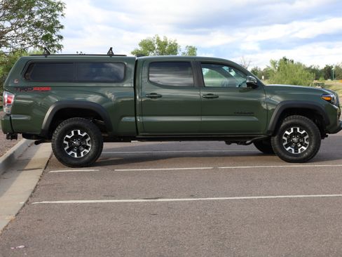 Used 2022 Toyota Tacoma TRD Off-Road w/ TRD Premium Off Road Package AWD/4WD image 11