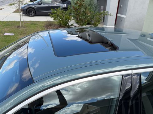 Used 2024 BMW 530i w/ Premium Package image 4