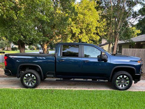 Used 2021 Chevrolet Silverado 2500 Custom w/ Custom Value Package AWD/4WD image 10
