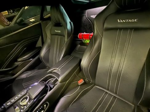 Used 2019 Aston Martin V8 Vantage Coupe RWD image 17