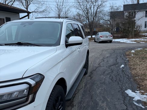 Used 2024 Ford Expedition XLT AWD/4WD image 6