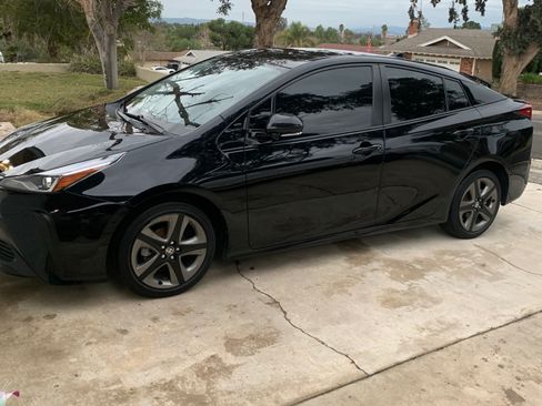 Used 2019 Toyota Prius XLE image 1