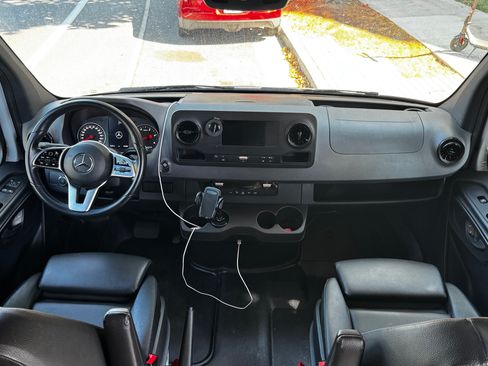 Used 2022 Mercedes-Benz Sprinter 3500 image 5