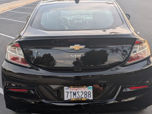 Used 2017 Chevrolet Volt LT w/ Comfort Package FWD image 5
