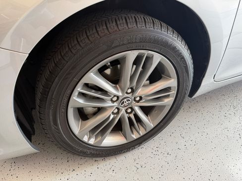 Used 2017 Toyota Camry SE w/ Moonroof Package FWD image 29